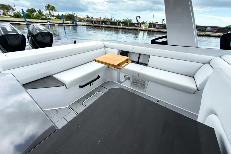 Slide: The Image of Aviara AV32 Outboard 2024 - 6