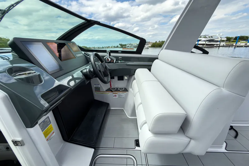 Slide: The Image of Aviara AV32 Outboard 2024 - 11