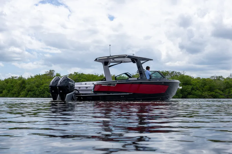 Slide: The Image of Aviara AV32 Outboard 2024 - 2