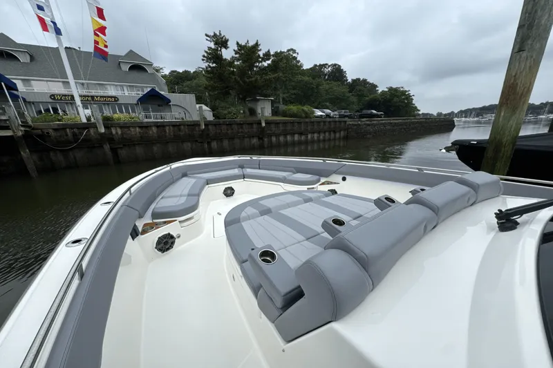 Slide: The Image of Boston Whaler 420 Outrage 2025 - 104