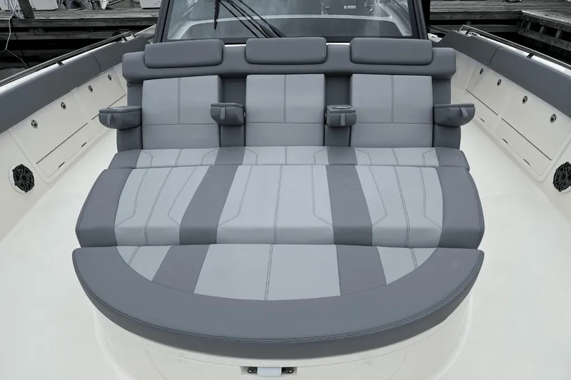 Slide: The Image of Boston Whaler 420 Outrage 2025 - 107