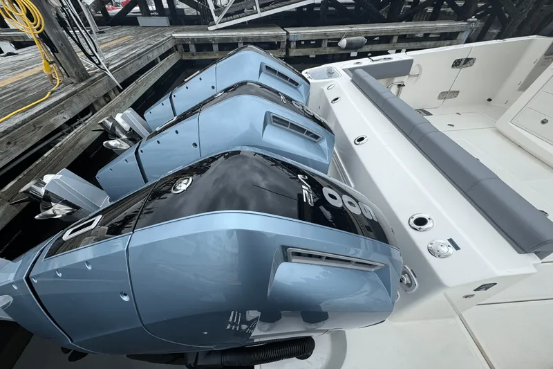 Slide: The Image of Boston Whaler 420 Outrage 2025 - 11