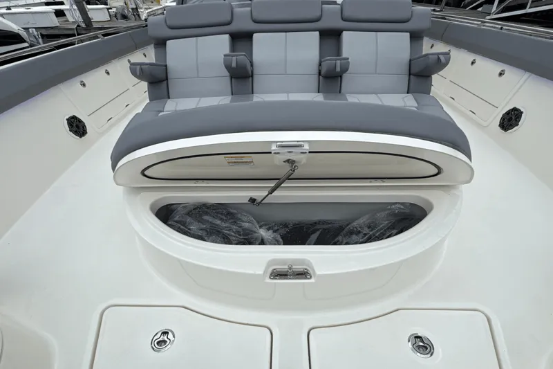 Slide: The Image of Boston Whaler 420 Outrage 2025 - 112