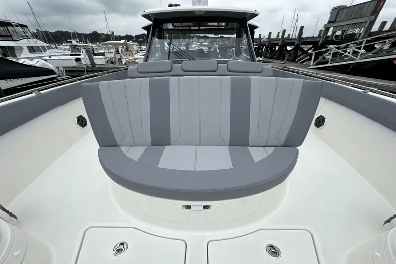 Slide: The Image of Boston Whaler 420 Outrage 2025 - 115
