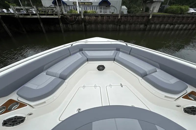 Slide: The Image of Boston Whaler 420 Outrage 2025 - 116