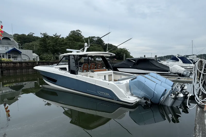 Slide: The Image of Boston Whaler 420 Outrage 2025 - 2