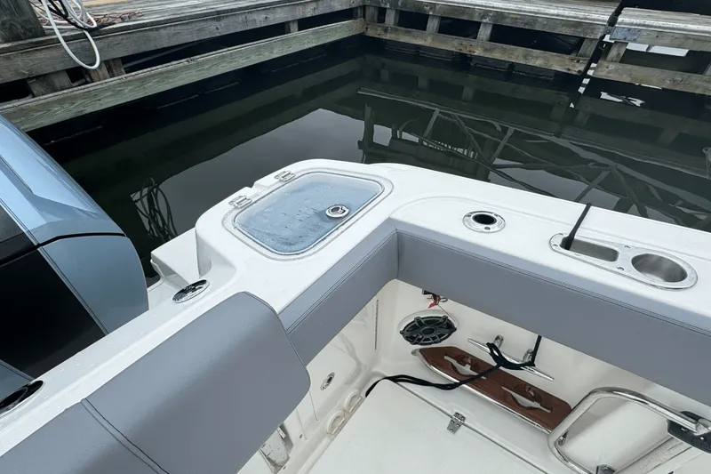 Slide: The Image of Boston Whaler 420 Outrage 2025 - 22