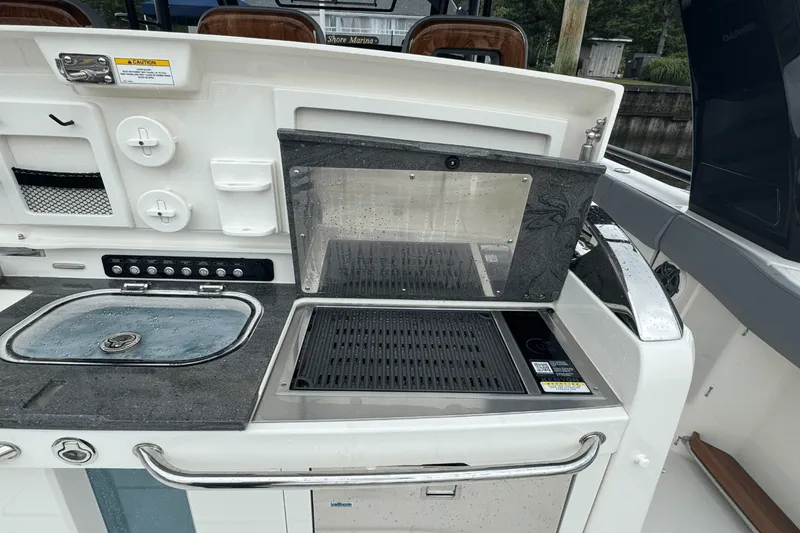 Slide: The Image of Boston Whaler 420 Outrage 2025 - 28