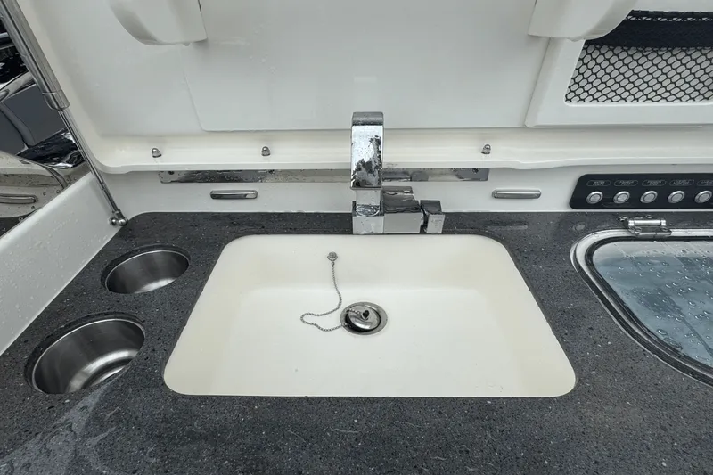 Slide: The Image of Boston Whaler 420 Outrage 2025 - 31