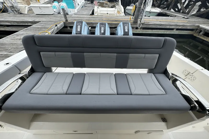 Slide: The Image of Boston Whaler 420 Outrage 2025 - 36