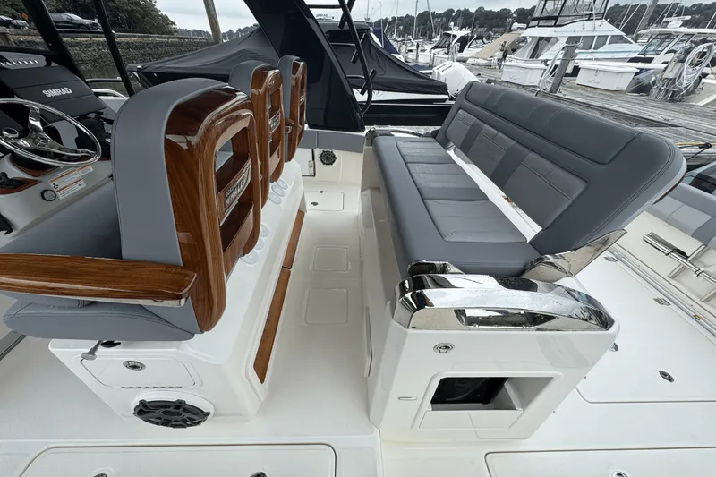 Slide: The Image of Boston Whaler 420 Outrage 2025 - 37