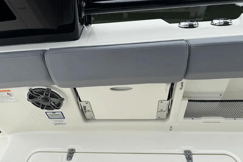 Slide: The Image of Boston Whaler 420 Outrage 2025 - 42