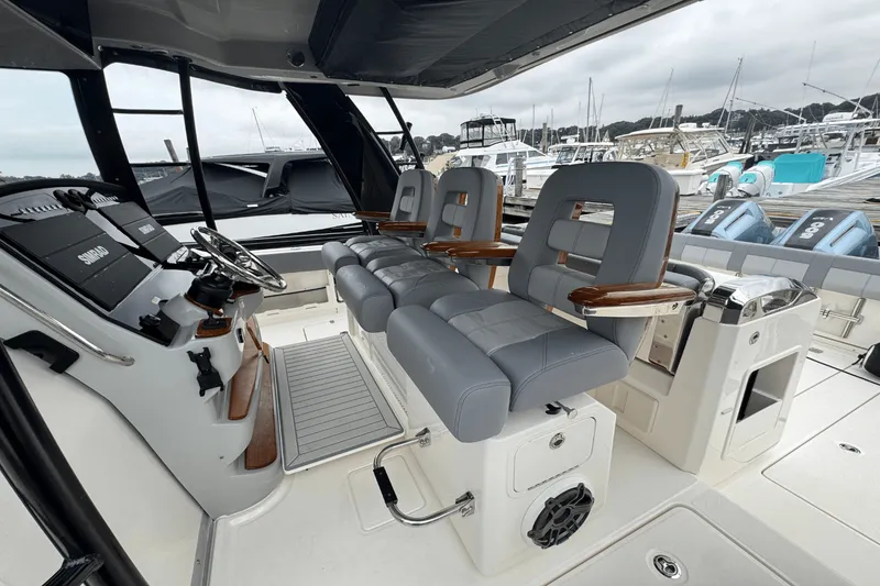 Slide: The Image of Boston Whaler 420 Outrage 2025 - 45