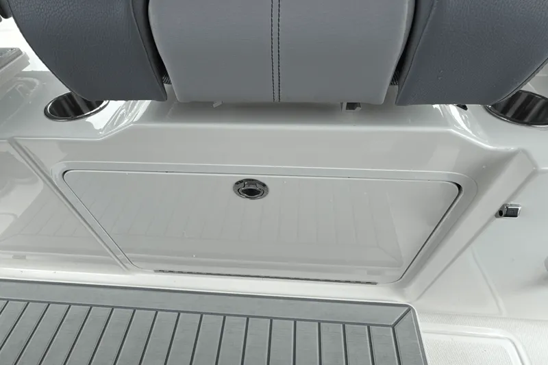 Slide: The Image of Boston Whaler 420 Outrage 2025 - 50