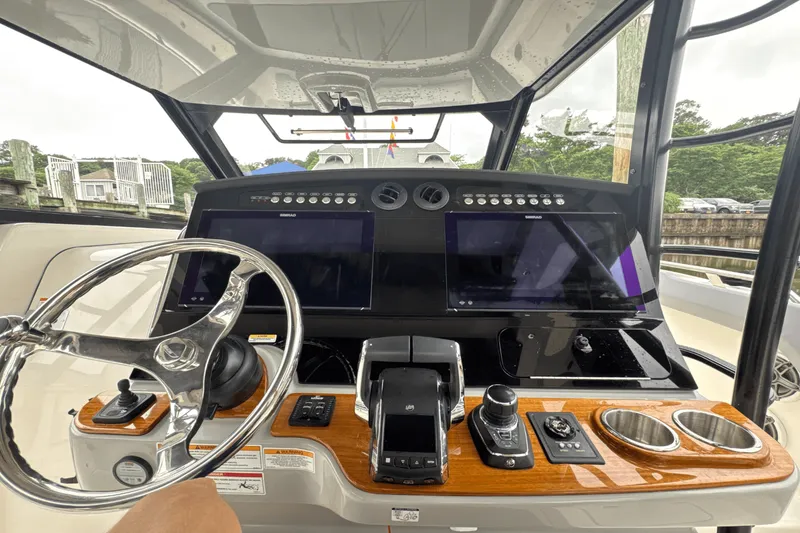 Slide: The Image of Boston Whaler 420 Outrage 2025 - 54
