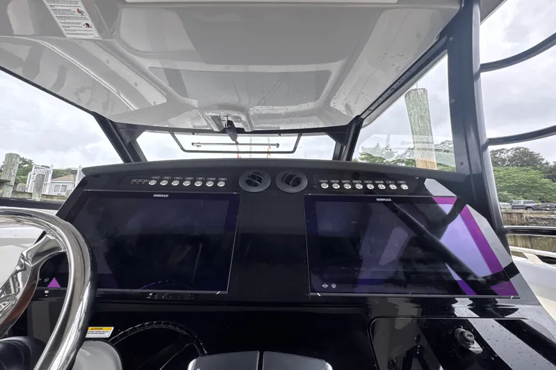 Slide: The Image of Boston Whaler 420 Outrage 2025 - 56