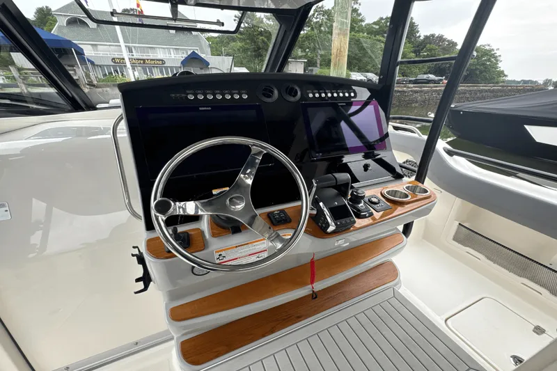 Slide: The Image of Boston Whaler 420 Outrage 2025 - 57