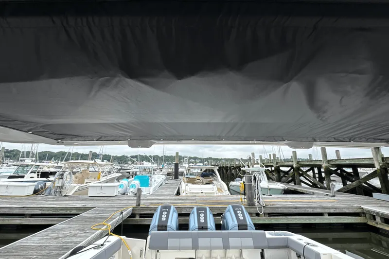 Slide: The Image of Boston Whaler 420 Outrage 2025 - 61