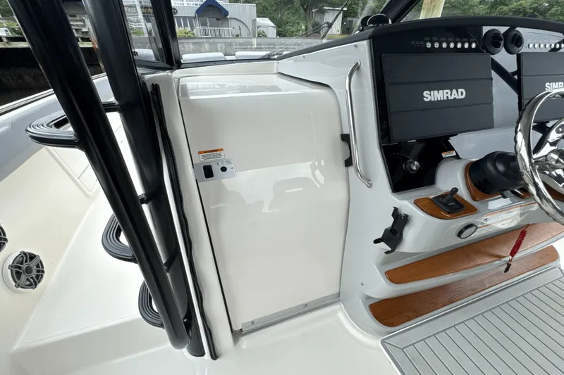 Slide: The Image of Boston Whaler 420 Outrage 2025 - 66