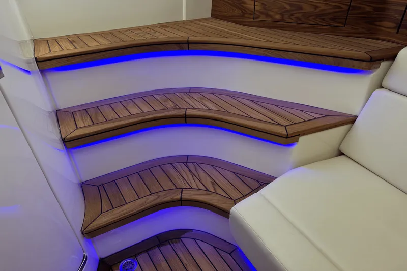 Slide: The Image of Boston Whaler 420 Outrage 2025 - 68