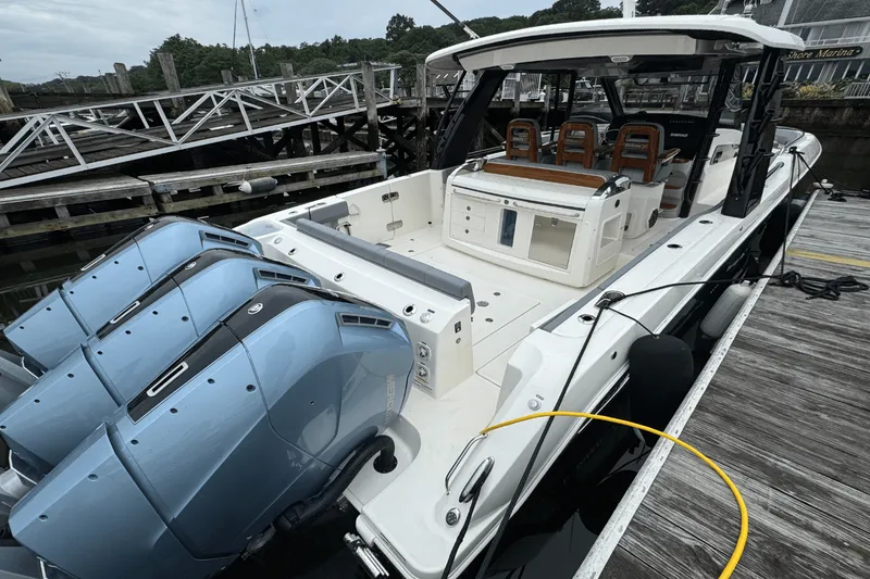 Slide: The Image of Boston Whaler 420 Outrage 2025 - 7