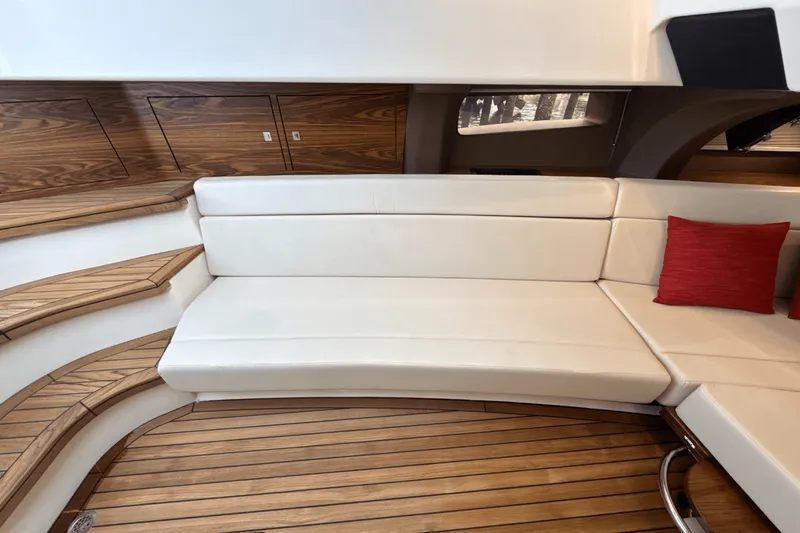 Slide: The Image of Boston Whaler 420 Outrage 2025 - 71