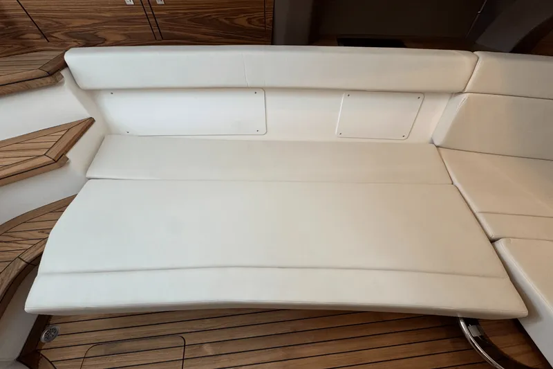 Slide: The Image of Boston Whaler 420 Outrage 2025 - 73