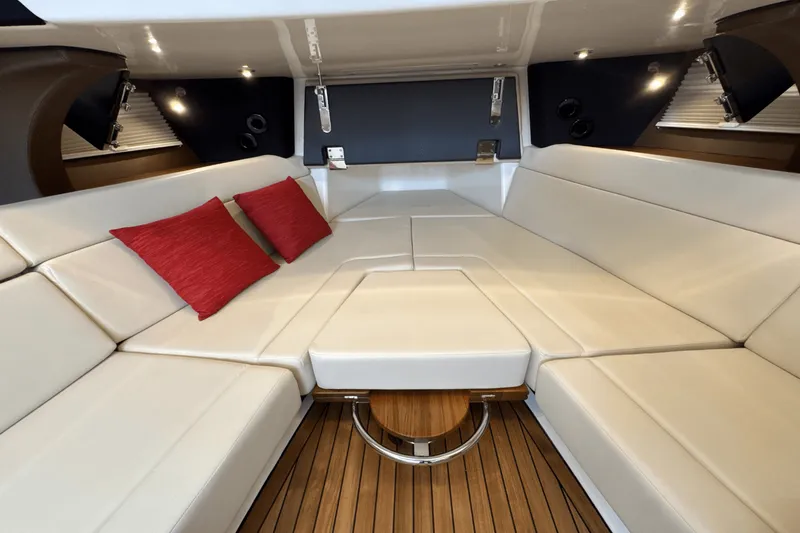 Slide: The Image of Boston Whaler 420 Outrage 2025 - 75