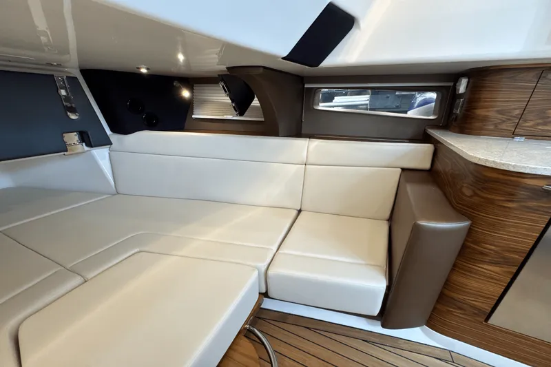 Slide: The Image of Boston Whaler 420 Outrage 2025 - 76