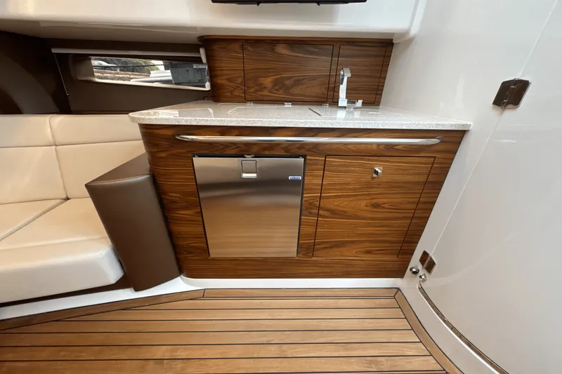 Slide: The Image of Boston Whaler 420 Outrage 2025 - 77