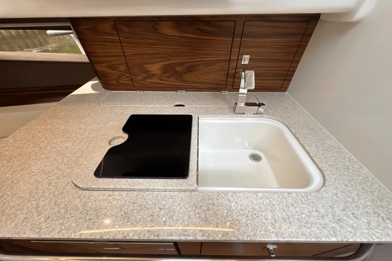 Slide: The Image of Boston Whaler 420 Outrage 2025 - 80