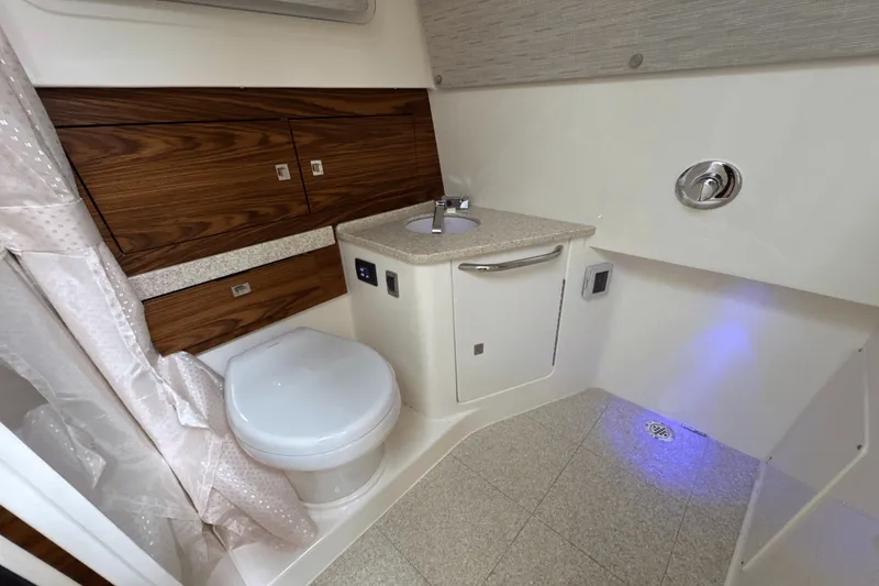 Slide: The Image of Boston Whaler 420 Outrage 2025 - 82