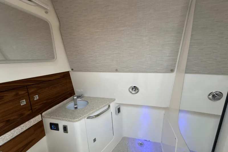 Slide: The Image of Boston Whaler 420 Outrage 2025 - 84