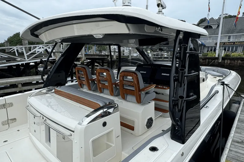 Slide: The Image of Boston Whaler 420 Outrage 2025 - 9