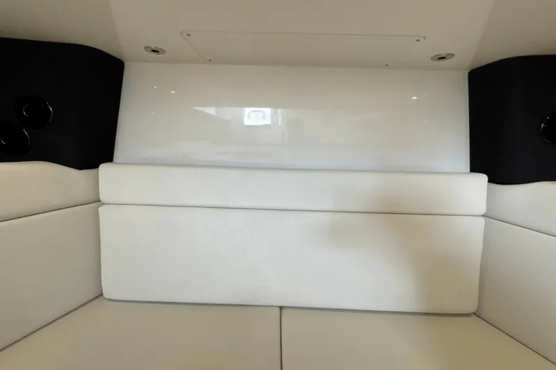 Slide: The Image of Boston Whaler 420 Outrage 2025 - 92