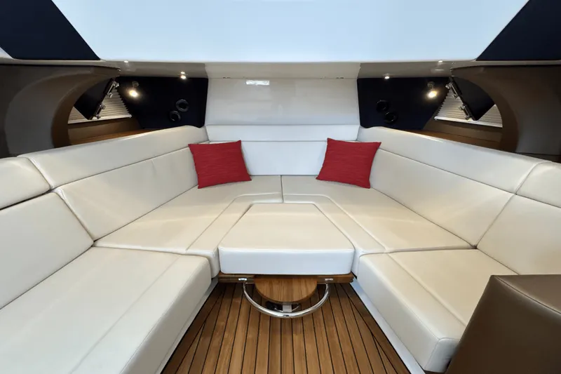 Slide: The Image of Boston Whaler 420 Outrage 2025 - 93