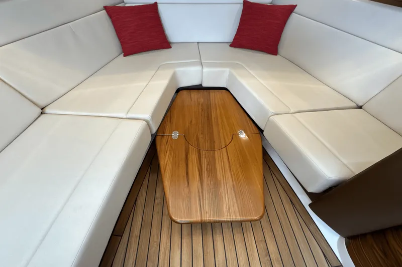 Slide: The Image of Boston Whaler 420 Outrage 2025 - 95