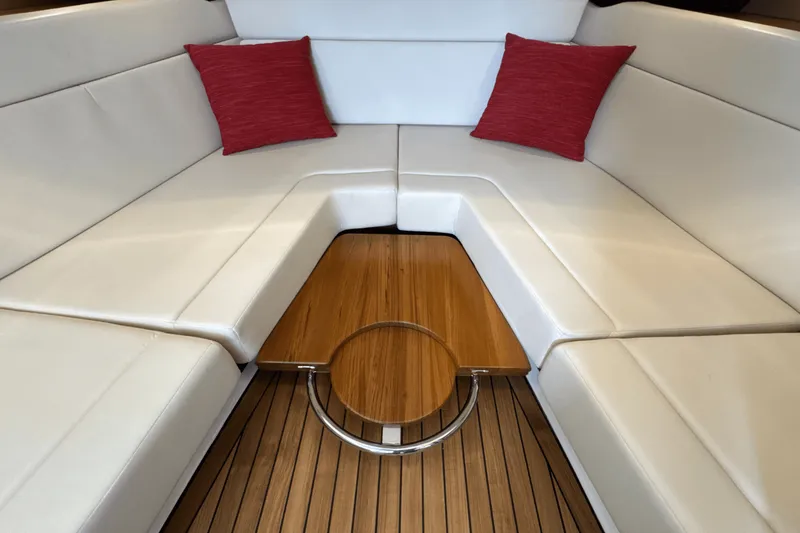 Slide: The Image of Boston Whaler 420 Outrage 2025 - 96