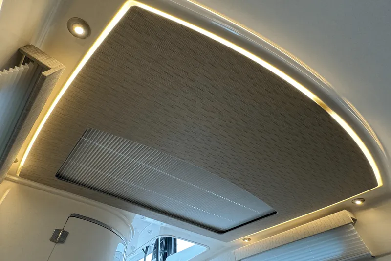 Slide: The Image of Boston Whaler 420 Outrage 2025 - 98