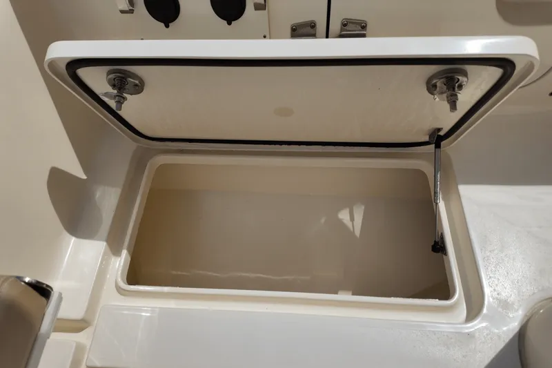 Slide: The Image of Scout 330 LXF 2026 - 56