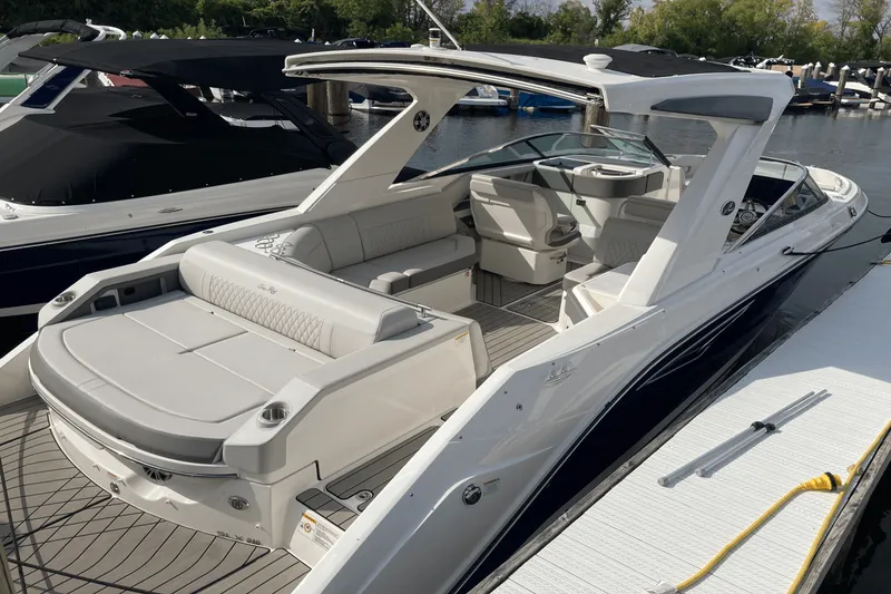 Slide: The Image of Sea Ray SLX 310 2026 - 14