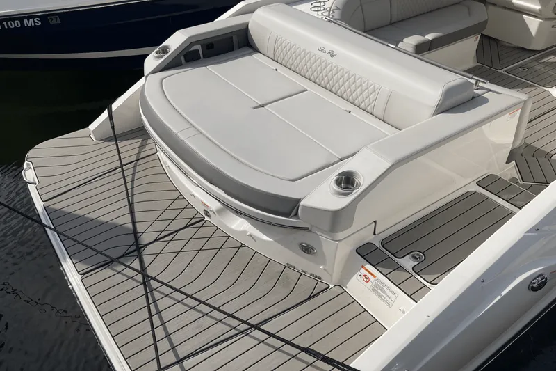 Slide: The Image of Sea Ray SLX 310 2026 - 15