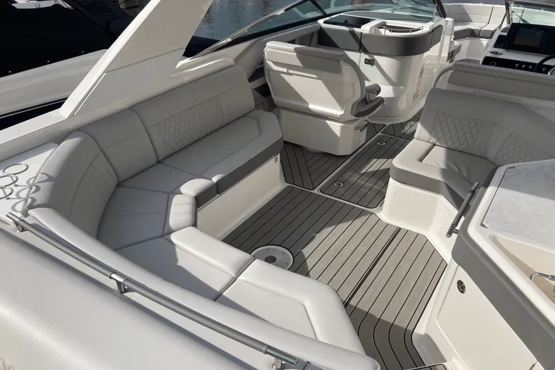 Slide: The Image of Sea Ray SLX 310 2026 - 17