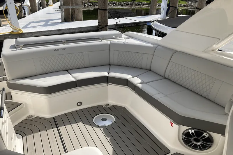 Slide: The Image of Sea Ray SLX 310 2026 - 18