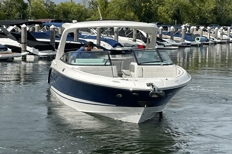 Slide: The Image of Sea Ray SLX 310 2026 - 2