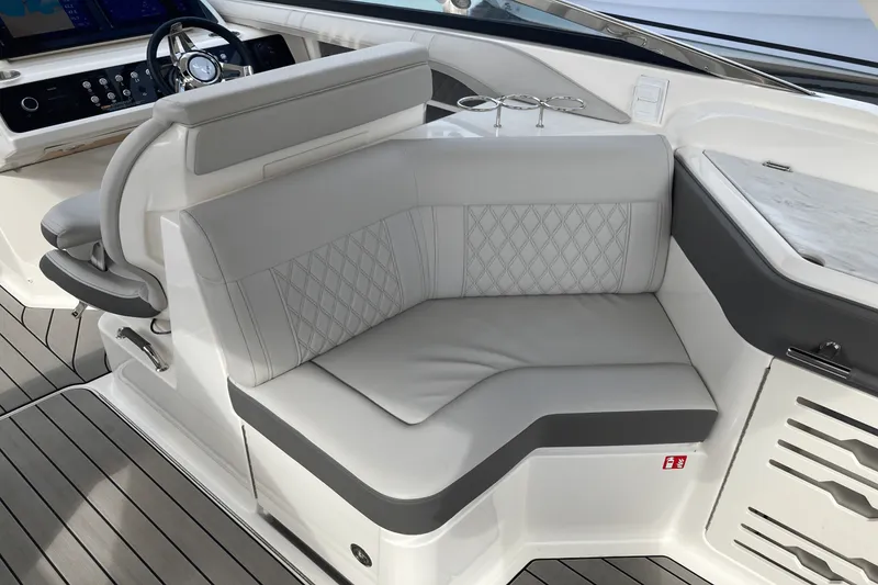 Slide: The Image of Sea Ray SLX 310 2026 - 21