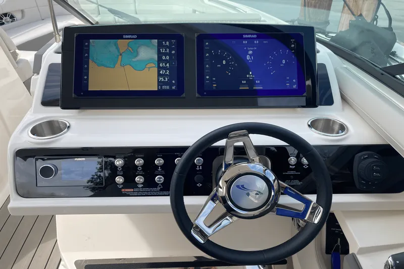 Slide: The Image of Sea Ray SLX 310 2026 - 28