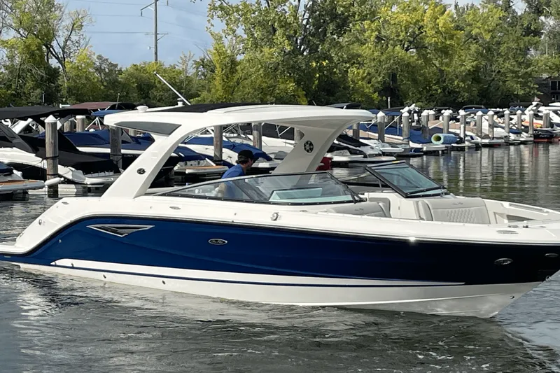 Slide: The Image of Sea Ray SLX 310 2026 - 3