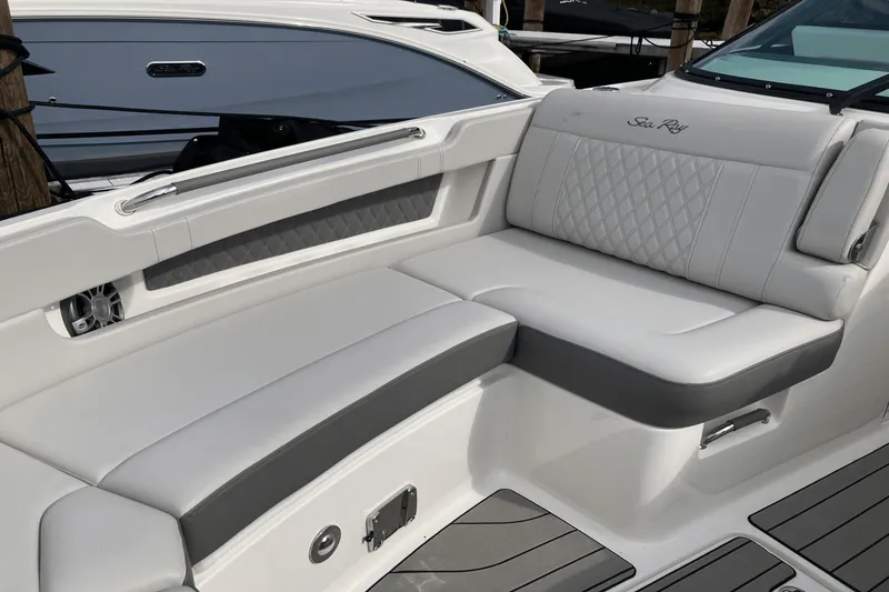 Slide: The Image of Sea Ray SLX 310 2026 - 30
