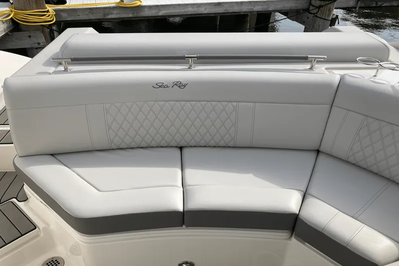Slide: The Image of Sea Ray SLX 310 2026 - 37